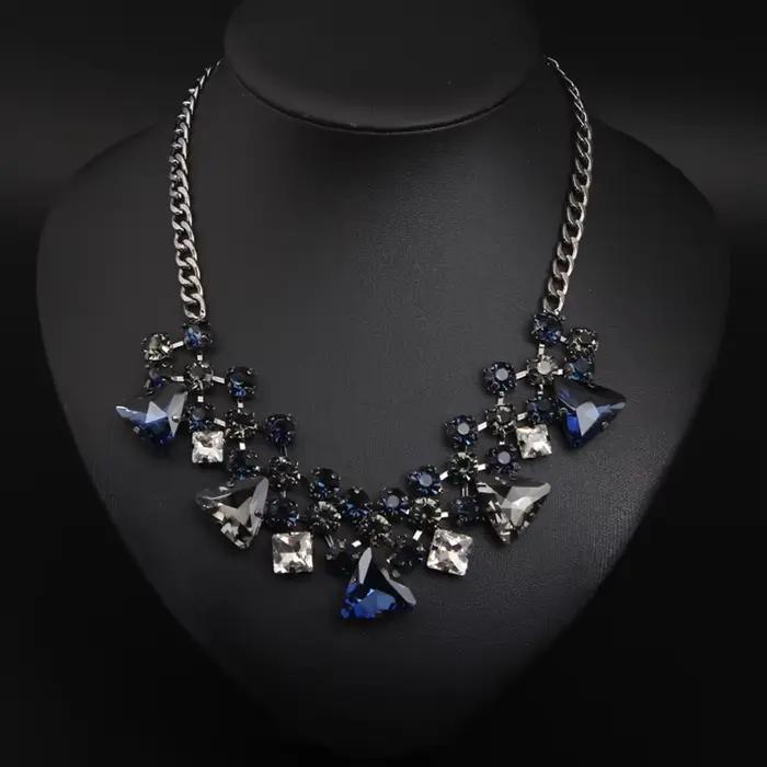 Collier Géométrique en Cristal et Pierres Précieuses Tendance pour Femme – Chaîne de Pull Polyvalent