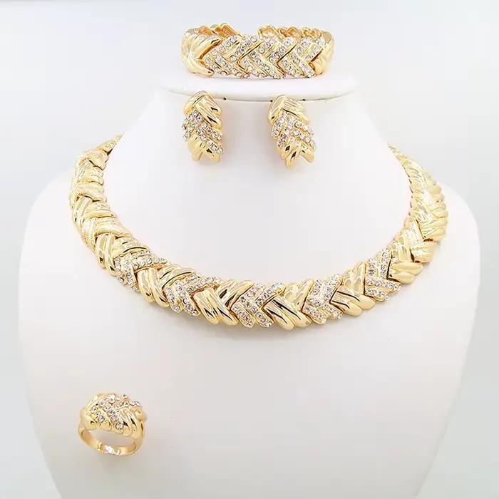 2025 Dubai ensemble de bijoux pour femme plaqué or 18 carats collier de luxe boucles d'oreilles Brac