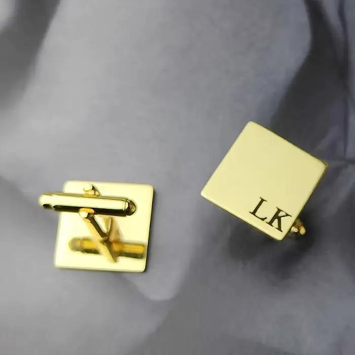 Boutons de manchette personnalisés avec nom initial