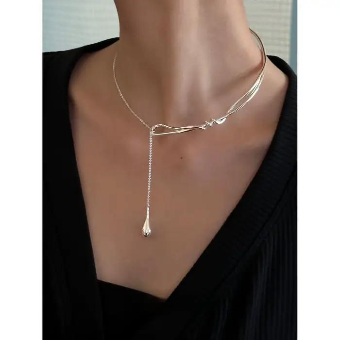 Collier à cordon unique au design original et tendance avec pendentif goutte d'eau, cadeau polyvalent pour un ami
