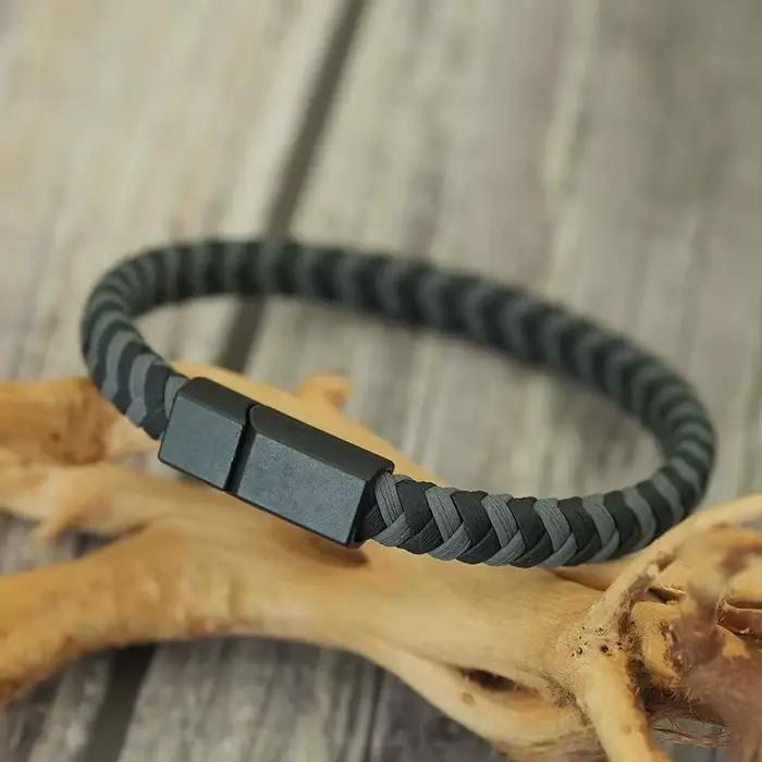 Bracelet à fermoir magnétique en cuir tressé à chevrons pour hommes