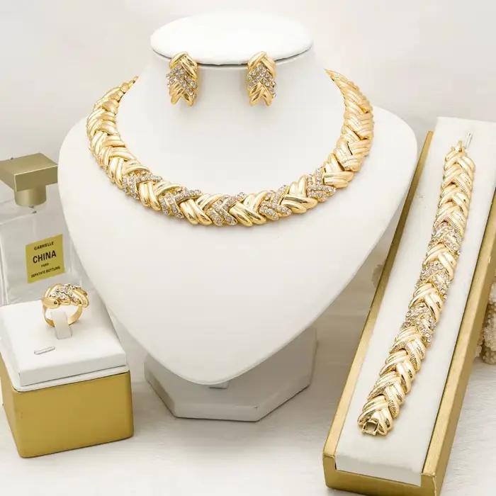 2025 Dubai ensemble de bijoux pour femme plaqué or 18 carats collier de luxe boucles d'oreilles Bracelet et bague ensemble bijoux fête de mariage ensemble tendance