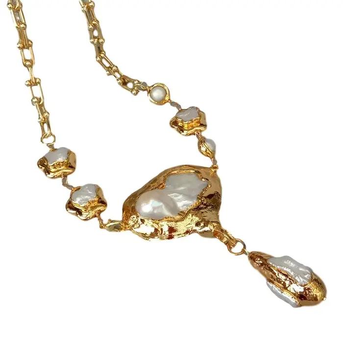 Collier en or jaune avec pendentif perle Keshi blanche fleur naturelle pour femmes occasions spéciales