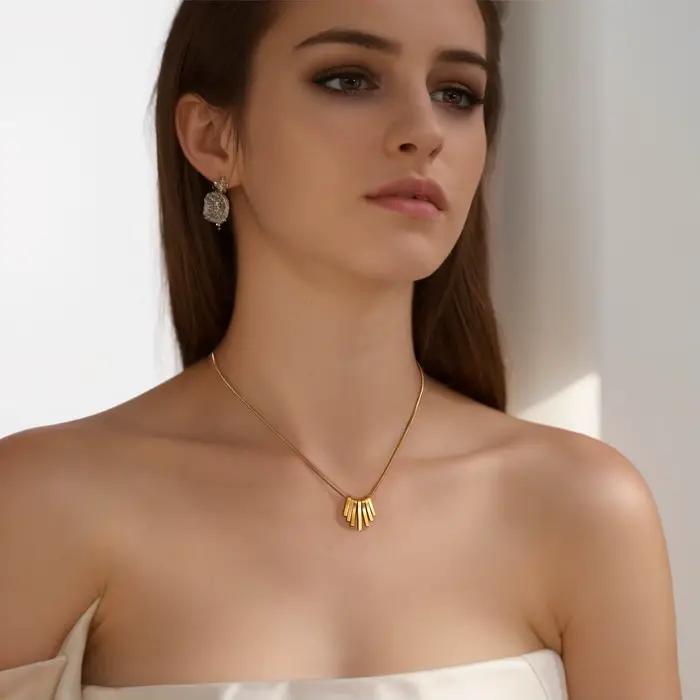 UHBINYCA collier en forme d'éventail pour femmes de Style minimaliste, bijoux exquis antirouille en acier inoxydable plaqué or