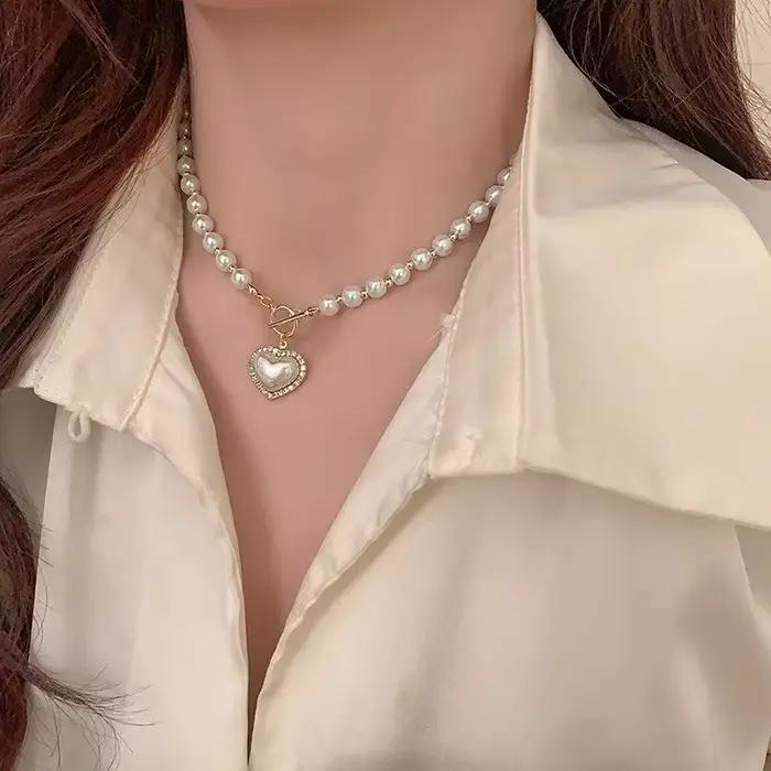 Collier élégant en perles d'imitation pour femmes, chaîne de luxe en perles d'imitation, chaîne de clavicule, bijoux à breloques