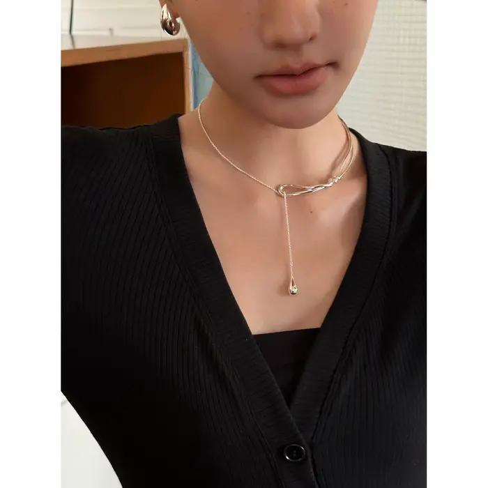 Collier à cordon unique au design original et tendance avec pendentif goutte d'eau, cadeau polyvalent pour un ami
