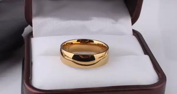 Bague chevalière lisse version légère, bagues de mariage couleur or pour femmes, bague en acier inoxydable brillant pour hommes