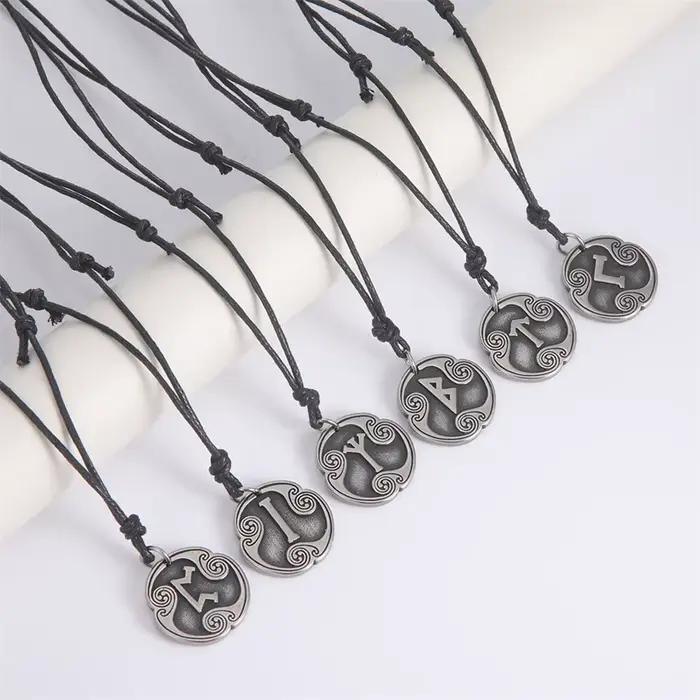 EUEAVAN Collier Rétro Mystérieux avec Runes, Bijoux Viking, Chaîne en Corde Réglable, Pendentif en Acier Inoxydable, Bijou Amulette