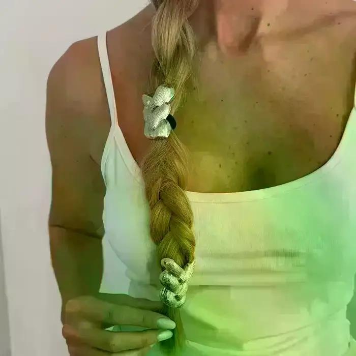 Élastique à cheveux tressé en métal, accessoire de mode pour femmes et filles, pour coiffure quotidienne et queue de cheval.