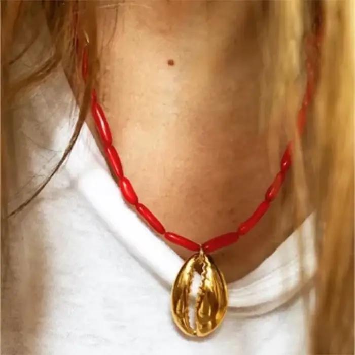 Collier avec pendentif en perles d'eau douce naturelles baroques, corail rouge, court pour femmes, bijoux bohème à la mode, ras du cou d'amitié, 2022
