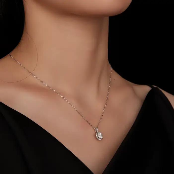 Collier Moissonite 1CT en Argent Sterling 925 Entouré de Zircon Pour Fêtes Spéciales Femmes