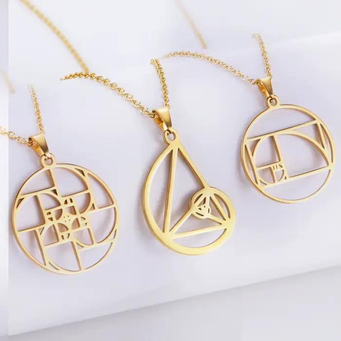 Collier avec pendentif en spirale Fibonacci