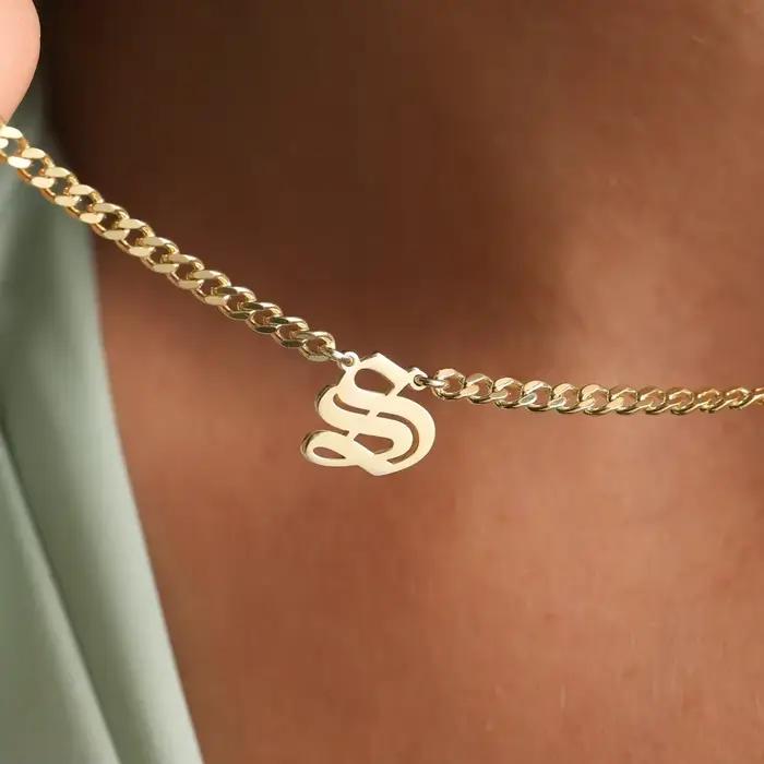 Collier avec initiales personnalisées, collier avec lettres anglaises anciennes, chaîne gothique cubaine avec nom, cadeau de fête des mères