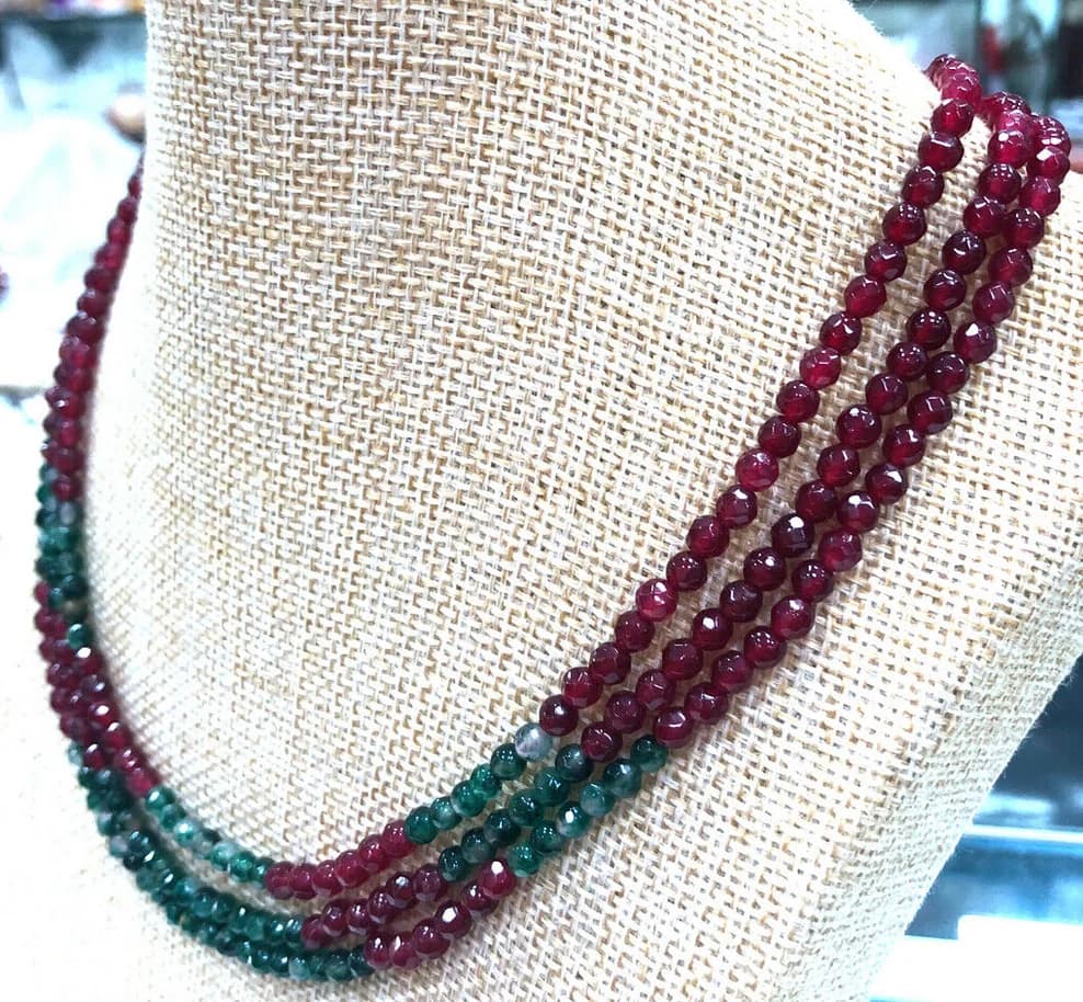 Nouveau collier de bijoux naturel 4mm rubis naturel + émeraude perles à facettes collier 3 brins 17-19"