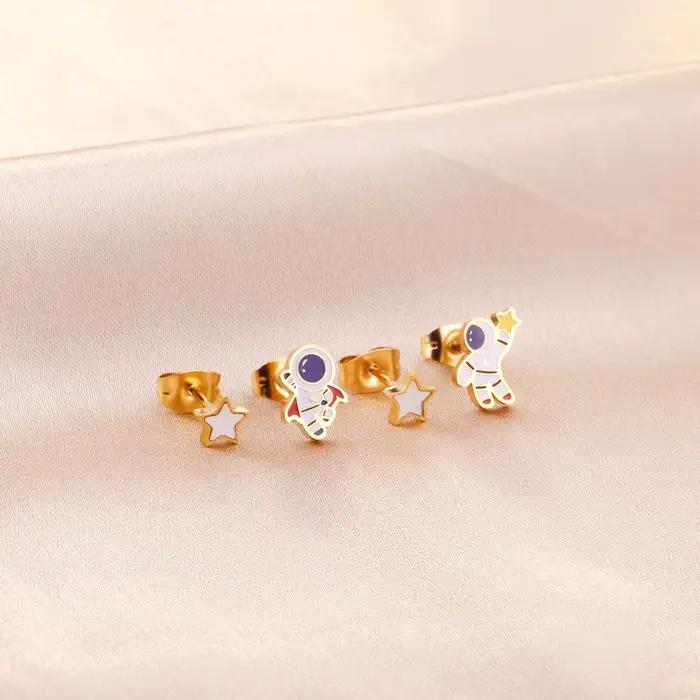LUXUSTEEL 2 Paires Nouvelles Boucles d'Oreilles Clous Petites Forme Astronaute Étoile Bijoux Tendanc