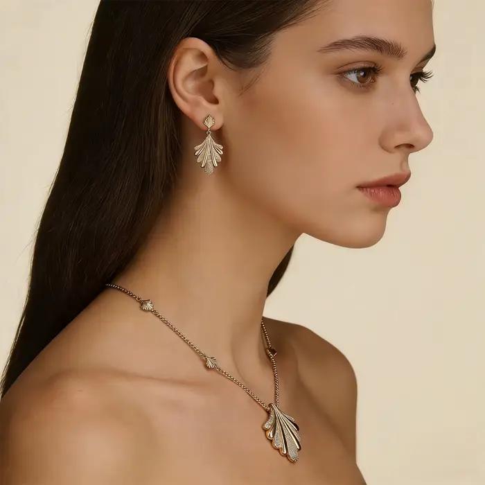 Ensemble de bijoux tendance plaqué or 18 carats avec zirconiums cubiques - Collier long superposé et boucles d'oreilles pendantes assorties