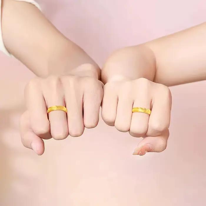 Bagues en or 24 carats brillantes simples et élégantes pour hommes et femmes, bague de couple de luxe pour amoureux, cadeaux de fiançailles de mariage, ne se décolore pas