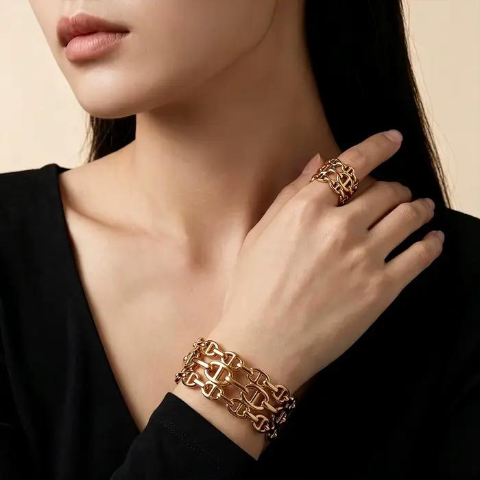 Ensemble de bijoux plaqué or 18 carats avec bracelet jonc ouvert à maillons de chaîne et bague, bijoux de déclaration élégants pour femmes, pour les sorties, les fêtes et les occasions de mariage