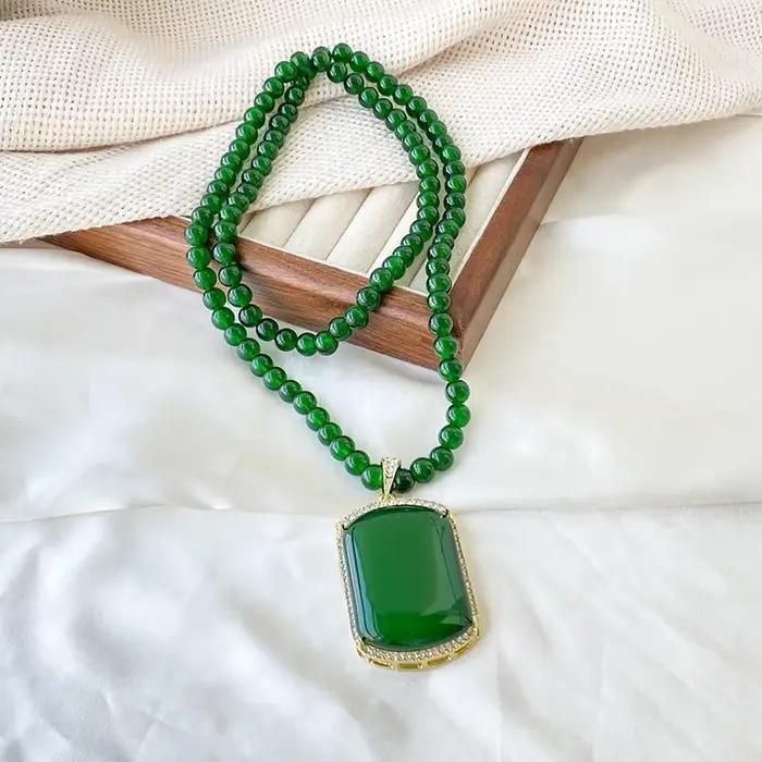 Nouveau collier long en saphir vert de style chinois, chaîne de pull de luxe, bijou pendentif automne-hiver, élégance et sensation haut de gamme