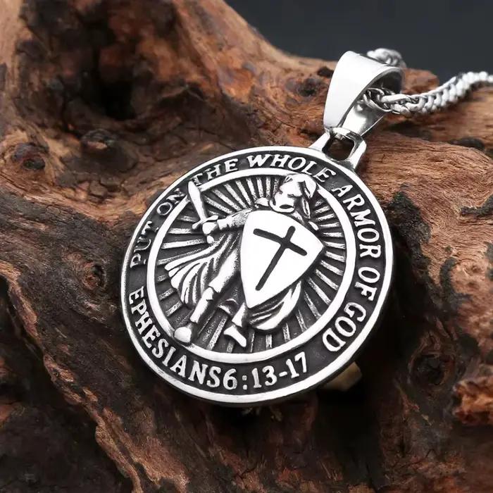 Colliers pendentif chevalier épée en acier inoxydable pour hommes, collier vintage, templier médiéval punk, Kokor, bijoux de motard, livraison directe