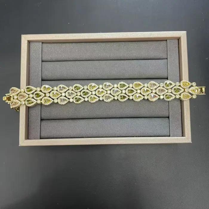 Ensemble collier, bracelet et boucles d'oreilles en forme de goutte d'eau pour femme, entièrement serti de zircon