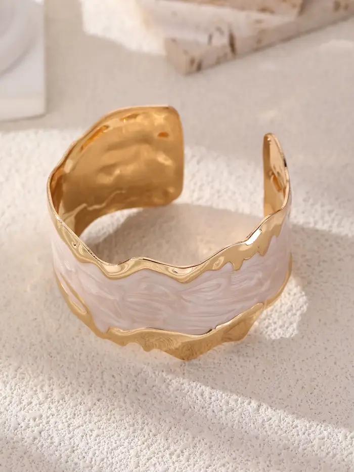 1 pièce Bracelet large asymétrique en métal, design créatif et audacieux, bijou massif, accessoire pour femme au quotidien ou pour les soirées