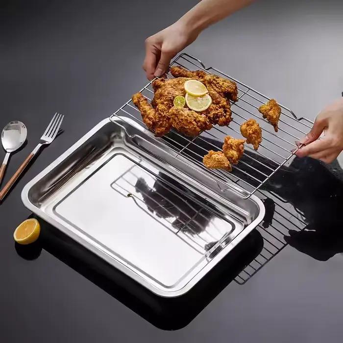 Plateau rectangulaire en acier inoxydable avec grille de drainage d'huile, idéal pour la friture commerciale, la filtration d'huile et le récupération des graisses des brochettes, facile à nettoyer