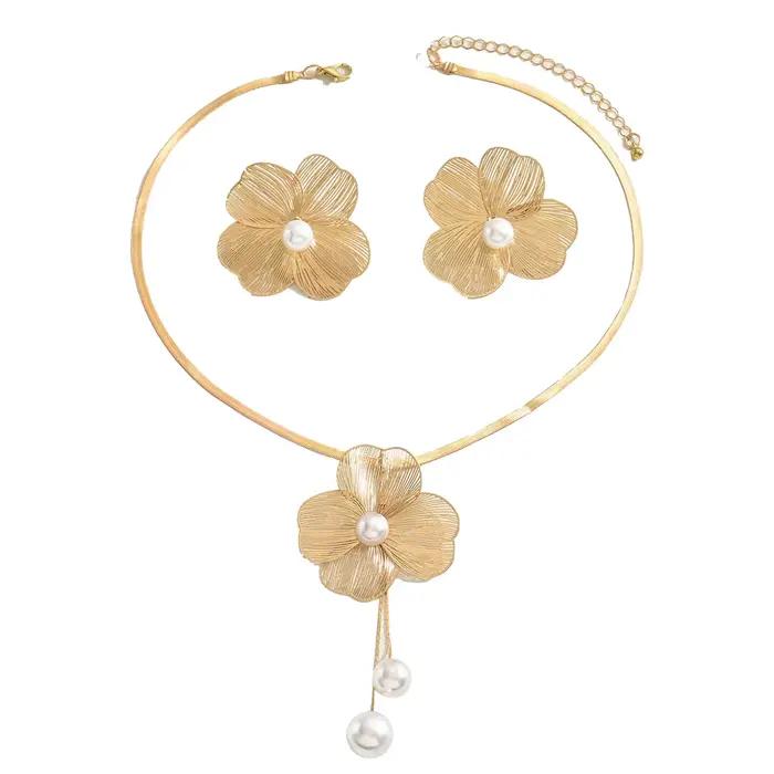 Ensemble collier et boucles d'oreilles en cuivre pour femmes, polyvalent, fleur incrustée de perles, Niche, longue chaîne de clavicule, bijoux à la mode