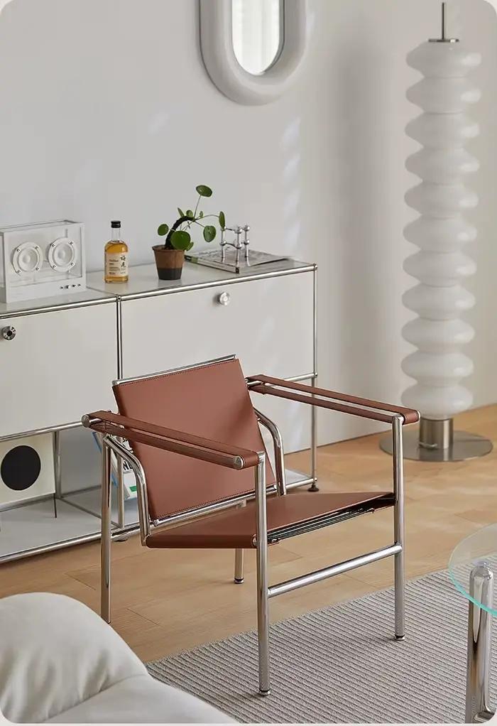 Chaise de fauteuil de style Kevin en cuir PU, cuir de vache, cadre en acier inoxydable, salon, loisirs, corbusier facilement