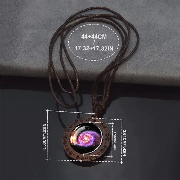 Collier Planète Galaxie Spirale, Pendentif en Bois, Chaîne en Corde, Bijou Spatial Nébuleuse, Cadeau d'Astronomie