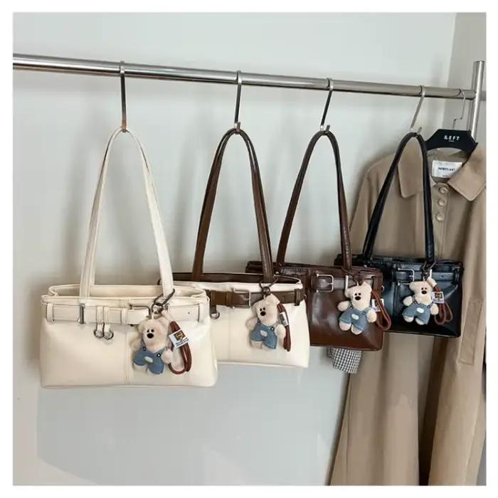 Sac à bandoulière en cuir pour femme avec détail ceinture et ours en peluche, idéal pour le bureau, le streetwear, les voyages de week-end, le shopping et les courses