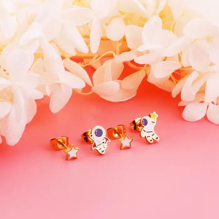 LUXUSTEEL 2 Paires Nouvelles Boucles d'Oreilles Clous Petites Forme Astronaute Étoile Bijoux Tendance Brinco Pendientes Mujer Couleur Dorée Pour Fête