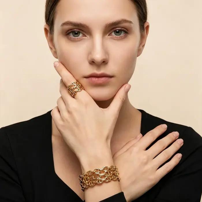 Ensemble de bijoux plaqué or 18 carats avec bracelet jonc ouvert à maillons de chaîne et bague, bijoux de déclaration élégants pour femmes, pour les sorties, les fêtes et les occasions de mariage