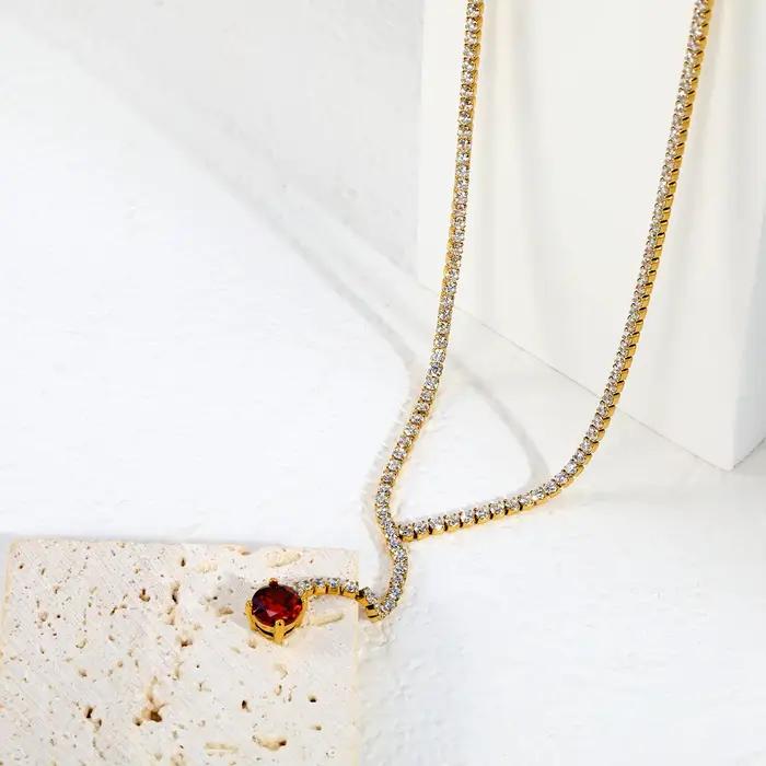 LUXUKISSKIDS Collier de luxe en zircon rouge brillant avec pendentif, col en V, chaîne tennis en forme de Y pour femme, idéal pour les fêtes d'anniversaire